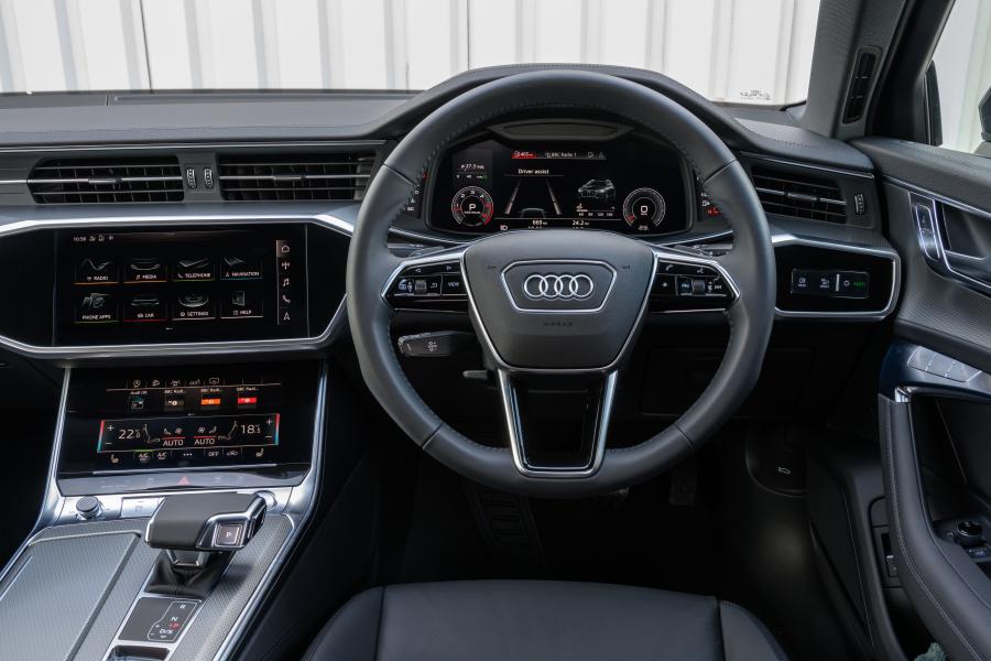 Панель приборов Audi A6 50 TDI Allroad Quattro 2019 года  (UK) (фото 38 из 40)